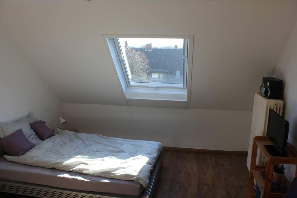 Ruhige Dachgeschosswohnung Seelze Exterior foto